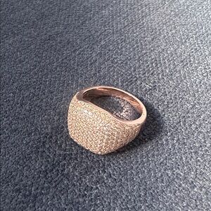 Elegant Sparkling Pink Gold Ring